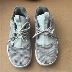 Jordan Kids Sneakers in Light Gray